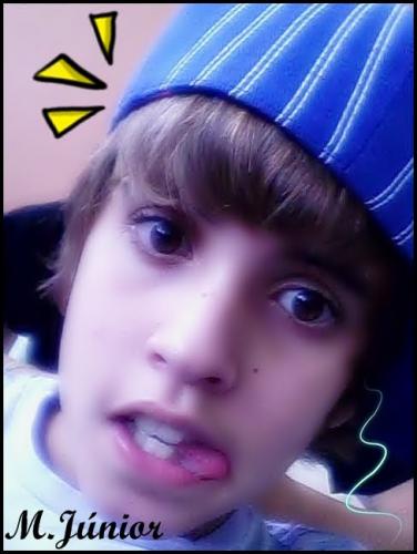 A cada dia crescendo e evoluuindo. Nao me defino em palavras :) Fallow me ?