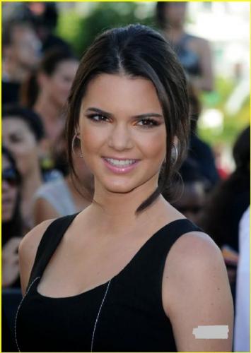 follow me if you are a kendall jenner fan ! :) ! we love and adore you kendall Jenner ! 3  i love u Kendall Jenner!