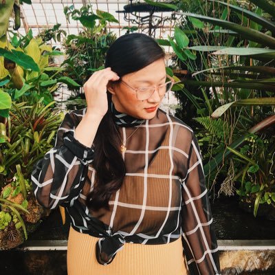 ismellpaper's profile picture. Mostly selfies and feminist rants. Associate Creative Director @Dropbox Former weirdo @intercombrandtm Previously Art Director @Facebook IG: @elizabethgilmore