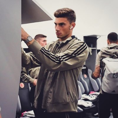Giocatore professionista della Juventus. Unico profilo ufficiale Twitter. Instagram: delfavero_mattia