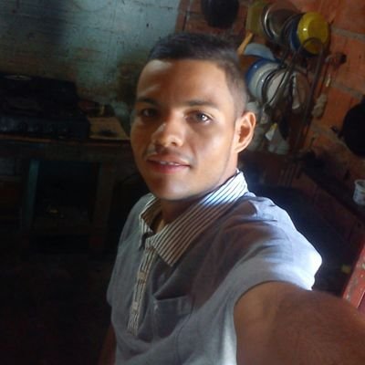 El AMOR no conoce de distancias, porque las palabras también abrazan, los versos también acarician y los suspiros también besan..
