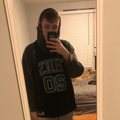 alecwarner17's profile picture.