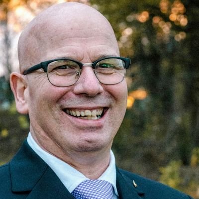 Na een geslaagde militaire carrière bij defensie, aan de slag als projectmanager bij het OTCGenie.