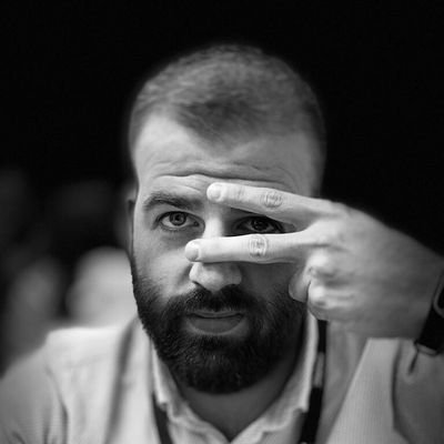 jorgemoratilla's profile picture. Acá las cataratas bajan baratas