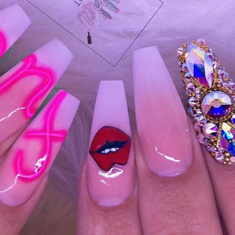 The most creative and well done manicures on Twitter. Created to display art through nails... Bad bitches express themselves through their claws 💅🏾💖