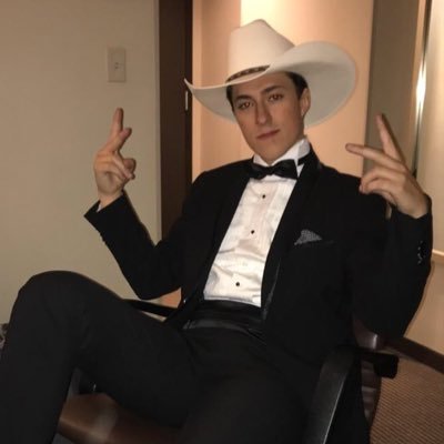 francis64511283's profile picture. Hop on the couch 🛋