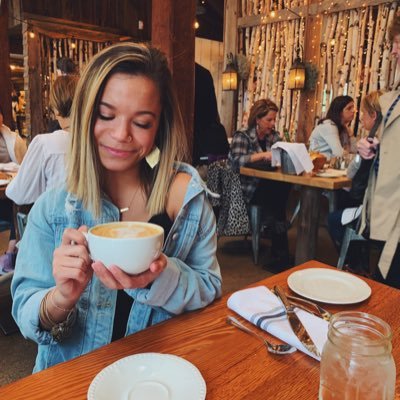 Life is short & so am I 🌝☕️