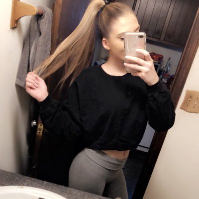 I'm the Queen | avi is me!!! | Gamer Girl 🎮 | twitch: thesweetestpeach | insta: rindikulous | venmo: rene-rindik