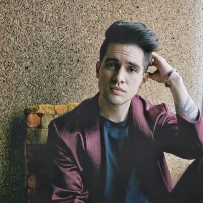 “ᴀɴᴅ ɪ sᴡᴇᴀʀ ᴛʜᴀᴛ ɪ’ʟʟ ᴀʟᴡᴀʏs ᴘᴀɪɴᴛ ʏᴏᴜ, ɢᴏʟᴅᴇɴ ᴅᴀʏs, @AChangedRoyal.” | “ɪᴛ's ᴄʜᴀɴᴄʟᴀ, ʙᴜᴛ ᴠᴀʟɪᴀɴᴛ ᴇғғᴏʀᴛ, @YupHesMyBrother.” |