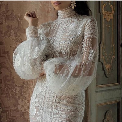 ثم يهبك الله قمراً مضيئاً يعادل جميع النجوم التي أنطفأ نورها وسقطت من سمائك ✨💌
