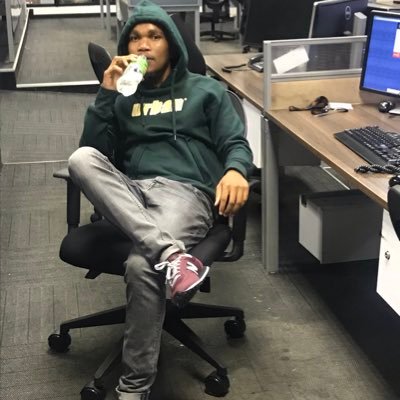 The_mhlo's profile picture. good for nothing millionaire in construction 🚧