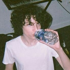 raintozier's profile picture. 🌌