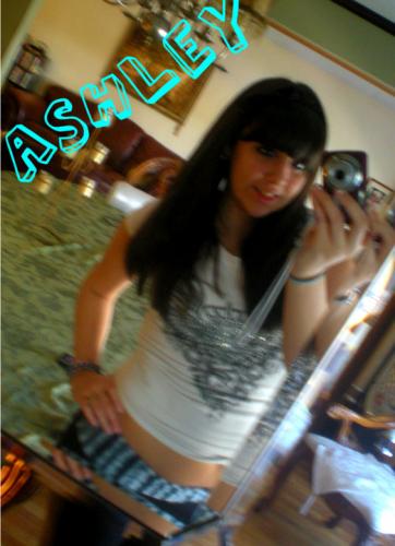 Ashleeyx3Babiee's profile picture. Looking for that one step that will lead me to forever