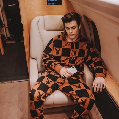 pandxrasbox's profile picture. 