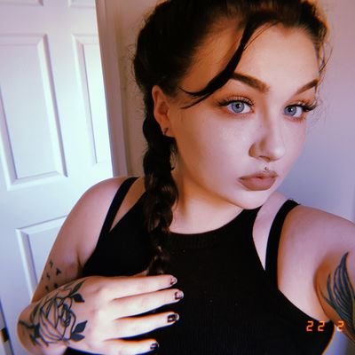 new Twitter, who dis?
Here to rant and spy on famous people tbh