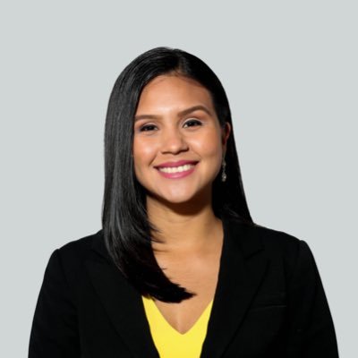 Bilingual reporter for Spectrum News Charlotte. I cover local and breaking news in CLT. 100% Colombiana. Email: estephany.escobar@charter.com IG: estephanynews