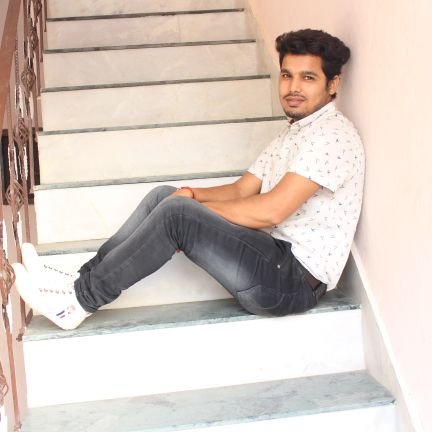 स्टोरीटेलर, कहानीकार,
गुमनाम शायर, ग्रामीण प्रेमी,
बहुरूपिया, रोषटर,
जीवन जीने वाला - बिताने वाला नहीं ❤️😍