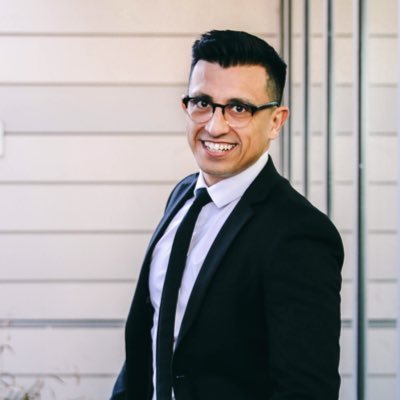 #Bilingual VP of #Marketing & #Communications @CentralHealthTX | Dreams 👉🏽 Goals 👉🏽 Action | Fitness 🏋🏽 | Acting 🎭 | MarComms 📈 | him/he/his