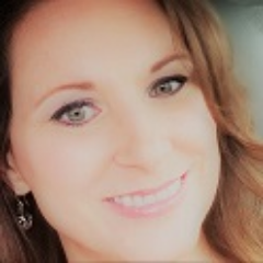 valerieRclay's profile picture. Check out https://t.co/4gOl9vPZxt to see what creative services I currently offer. It changes from time to time!