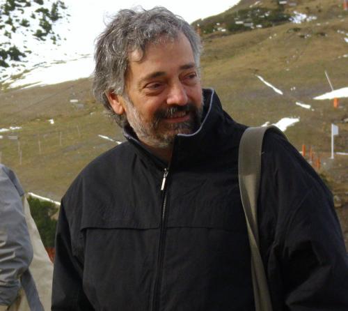 Trabajo en todo lo que se refiere a Hepatitis Virales, seguridad del paciente, soy fanatico de la fotografía, soy feliz con lo que hago, lo que no es poco ;)