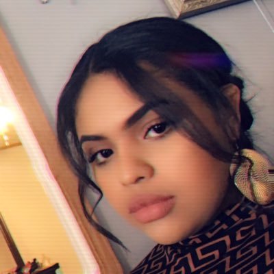 curlyheadglo's profile picture. el salvador 📍