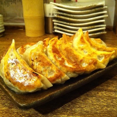 餃子とビールは文化です。 餃子の大好きな俺たちが、研究に研究を重ねたこの餃子をもっと多くの人達に食べて頂きたい！ という思いで、「肉汁餃子のダンダダン」を経営しております。街に永く愛される店作りがモットーです。 嫌いな言葉は「ダンダダン ってチェーンでしょ？」 株式会社NATTY SWANKYホールディングス社長