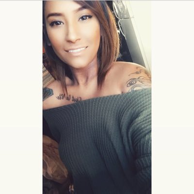 chanteezyweezy's profile picture. Namaste in bed 🌻