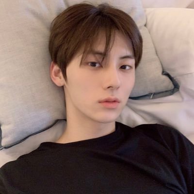 황민현 개인정보계입니다 | 팔로우 방법: 봄바람 스밍 1500회 이상 or 너블봉 (닉네임 필수⭕️) Dm으로 보내주세요 | 모든 문의사항은 DM으로 ! | 민현 소식도 받아요:)