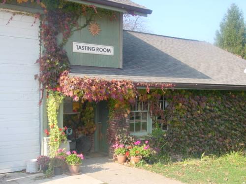 basignani's profile picture. Maryland Winery just north of Baltimore on Falls Rd we currently offer 13 unique wines all available for tasting Wed thru Sunday 12-5.
