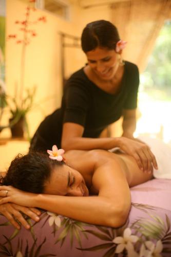 Ho'omana Spa Maui celebrates the perpetuation of Hawaiian culture through Lomi Lomi massage trainings, retreats, and indigenous spa therapies.