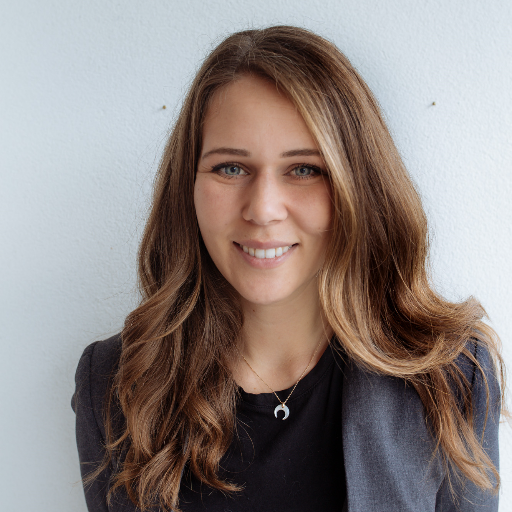 alisazaugg's profile picture. 