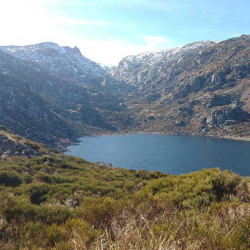 Mostramos la esencia de #Gredos: Curiosidades, excursiones, paisajes y pueblos. Te enseñaremos rutas y lugares para alojarte. Estamos dentro del parque natural.