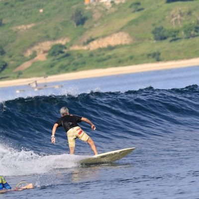 海で戯れる、たまに波に乗ったりもする☀️60歳　
#そんなに怖い顔しないでたかが波乗りでしょ。#スマイルスマイル　まあ、楽しくやりましょう！茅ケ崎よりの辻堂在住
あ、ショートです！
愛犬のhana、copperとの穏やかな暮らし