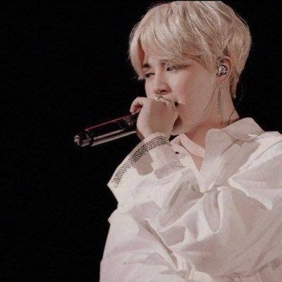 gente, por favorzinho eu só preciso que vocês deem rt no fixado dessa conta @jeonkooksz 😔✊ se precisarem de qualquer rt me avisem que vai ser um prazer ajudar