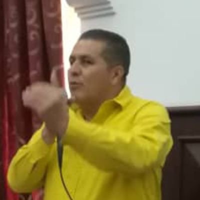 Un orgulloso ciudadano de esta patria, padre orgulloso , demócrata, Abogado, docente y actualmente asilado , EXDiputado al servicio del pueblo del zulia.