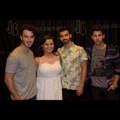 **Jonas Brothers fan account** Fan since 2007, I’ve been to 12 concerts, met as a group once, individually 8 times 🥰🥰🥰🥰