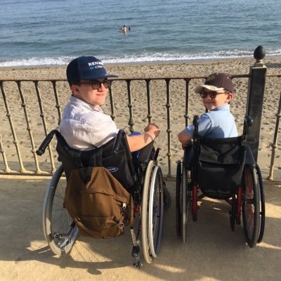 Famille #Parisienne! Louis et Albane, Parents d'une famille nombreuse dont deux beaux garçons handicapés! La vie est belle! #Paris #handicap #famille