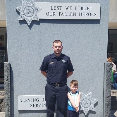 DustinJett5's profile picture. #TRUMP, # MAGA, # THINBLUELINE, Here for Trump and to support my brothers and sisters in blue .#Die hard Blues fan, love dirt late model racing and my family!!