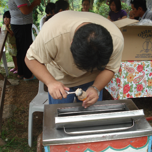 geekyemoticon's profile picture. techie tito