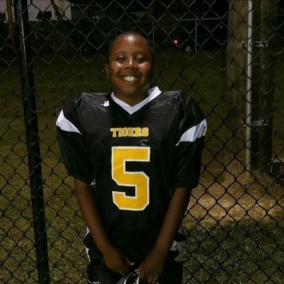 Play football for BB.Comer High https://t.co/NOZh6qgmT5 position is DE🐯💯 42# Class 2024 Student Athlete💪🏾💯