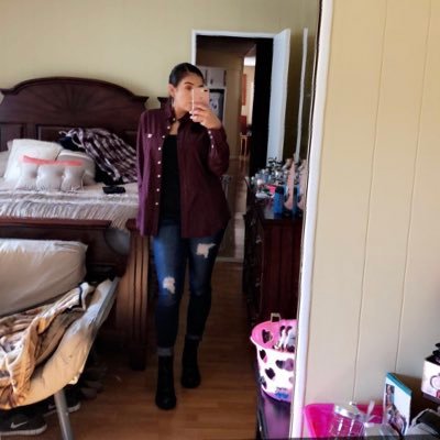 Meelaniee9's profile picture. 