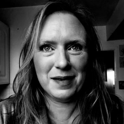 Rock & Metal fan, lover of books, reading & Pre-Raphaelite art.
Admin/occasional interviewer of authors @ukcrimebookclub