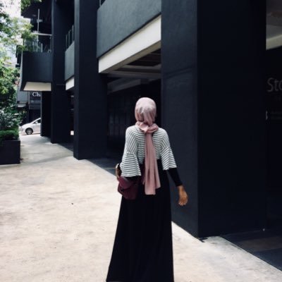 Nfatimahzahraa's profile picture. Give love in secret by praying for one another.