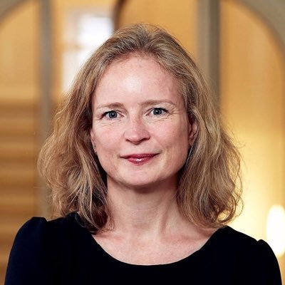 Direktør for @moedrehjaelpen. Tweeter mest om sårbare familier, familieforhold, skilsmisse, børnefattigdom, vold i nære relationer, civilsamfund og sundhed