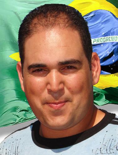 Sou Adriano Aparecido Vincler de Campos, cursei Administração de empresas na UNISO em 2002.