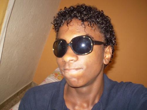 tenho 14 anos e te amo(...)Se aprende a amar não quando se encontra a pessoa perfeita, e sim quando se aprende a crer na perfeição de uma pessoa imperfeita.