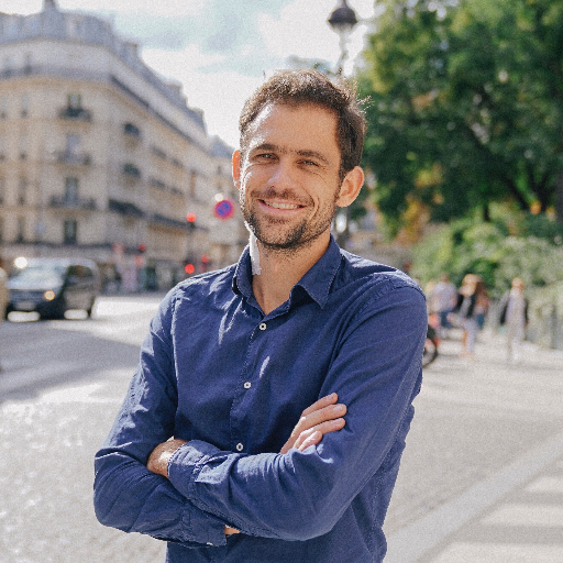 Founder and CEO Retrofutur Paris /
Parler non. Raconter oui.