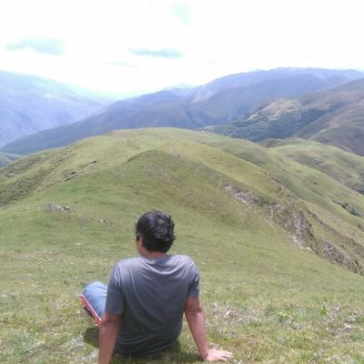 Estudiante de Lic de Comunicación. UNSa. Hincha de River. Libros, películas, Trekking, bicicleta, viajar y fotografía mis pasiones. Agnóstico por no decir ateo.