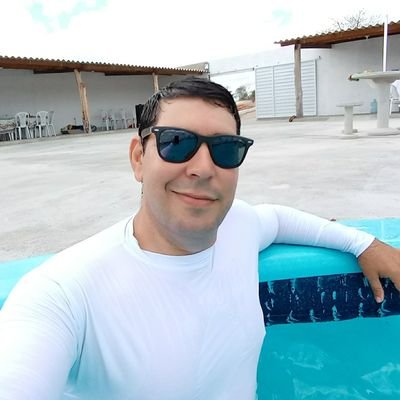 Gosto de games, quadrinhos, só fã de heavy metal e classic rock , gosto de series pra caramba , de esportes faço musculação e o resto depois agente ver ...
