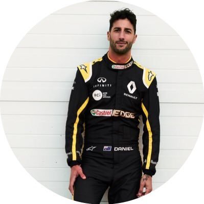 Formula 1 driver from Australia.i drive .cars. Fast. https://t.co/bmSROrvUkn